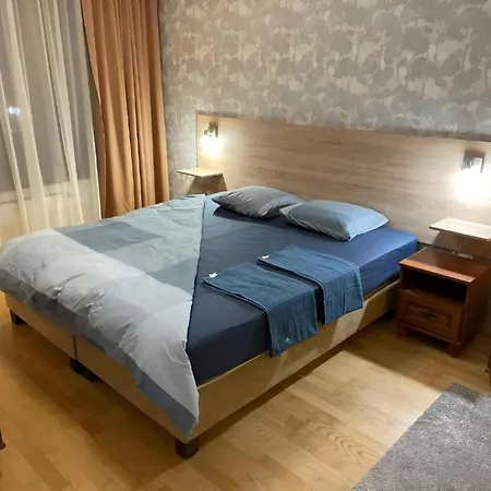 Midtown - Easy Check-in&parking Apartment