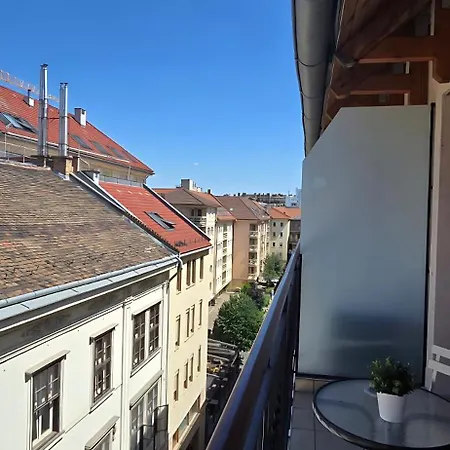 Midtown - Easy Check-in&parking Apartment Budapest