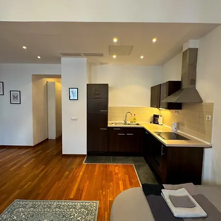 Midtown - Easy Check-in&parking Apartment