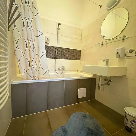 Midtown - Easy Check-in&parking Apartment
