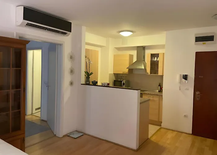 Midtown - Easy Check-in&parking Appartement Boedapest