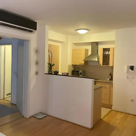 Midtown - Easy Check-in&parking Apartman Budapest
