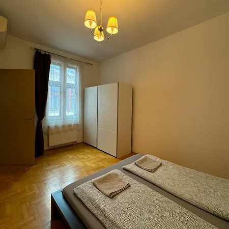 Midtown - Easy Check-in&parking Apartman *